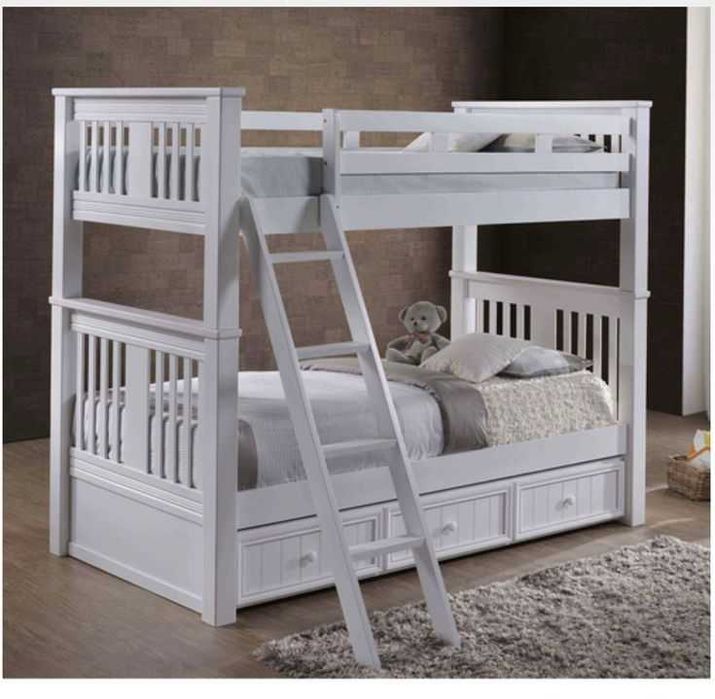 Современная детская двухэтажная кровать
