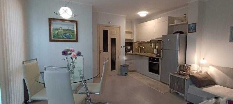 Луксозен двустаен апартамент в Център