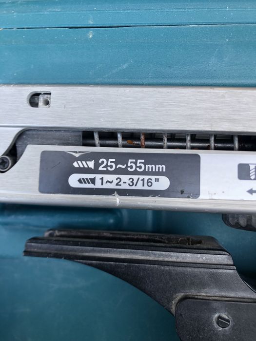 Mașină de inșurubat cu bandă Makita 6842