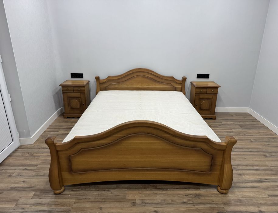Продам деревянный спальный гарнитур