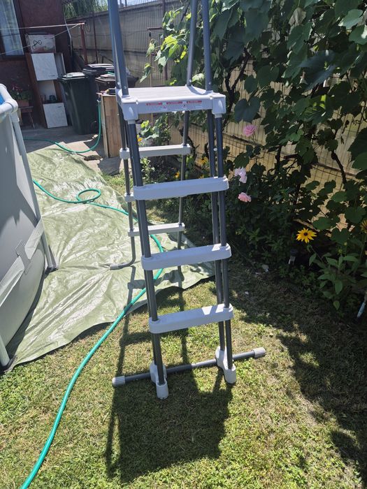 Vând piscina + accesorii