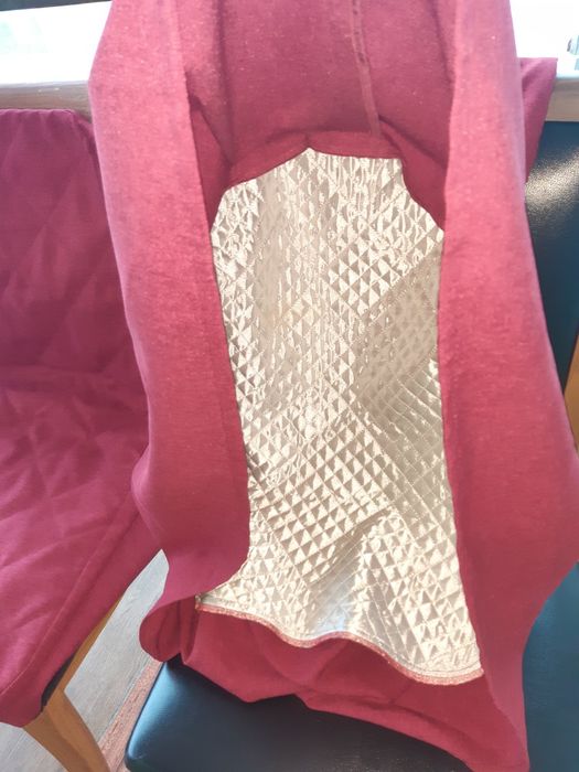 Продам скатерт и чехлы для стульев