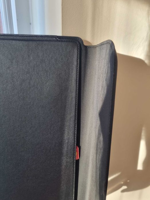 Кожена стойка за лаптоп