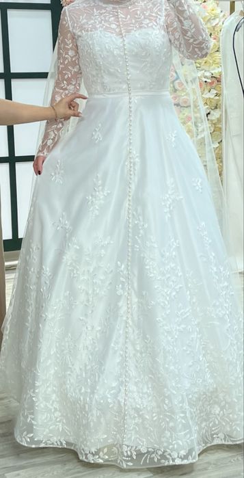 Свадебное платье с фатой. 48 размер