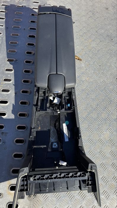 Подлакътник за Mercedes E класа W212