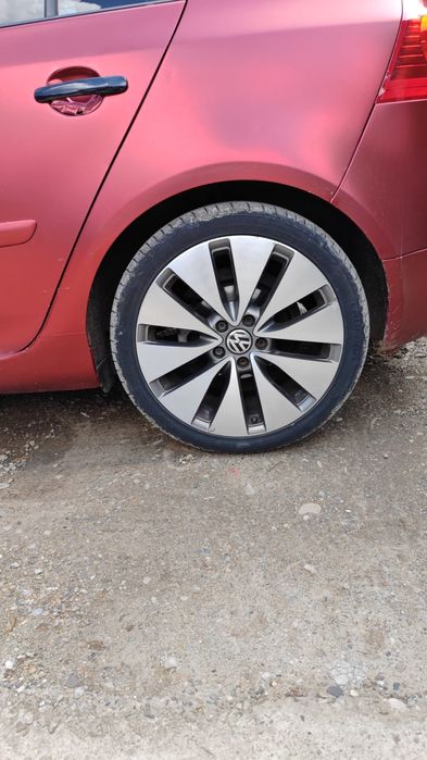 Vand jante r18 originale gama vag 5x112 , 7.5J  ET50 cu anvelope 225 40 r18 vara Dot 2023 rulate aproximativ 5000 km.