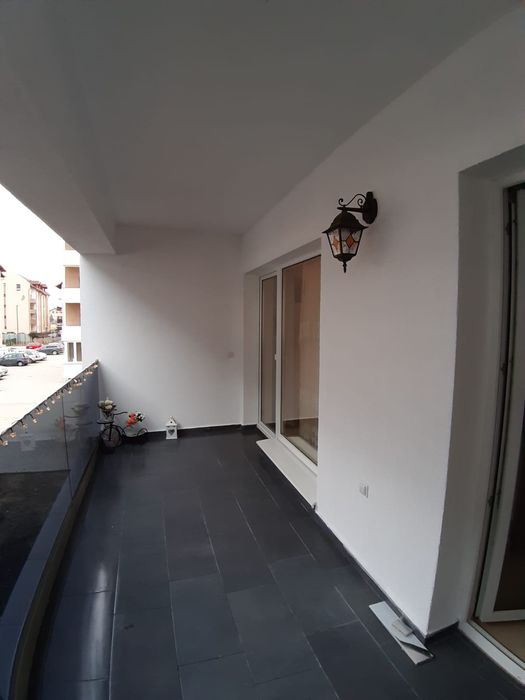 Inchiriez apartament 3 camere decomandat
