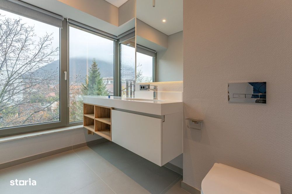 Apartament cu 4 camere in centrul Brasovului