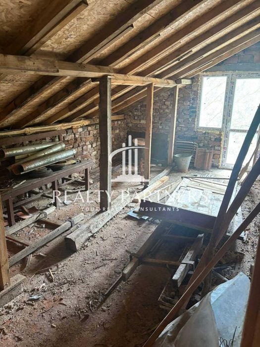 Продава Къща - с. Банище, обл. Перник