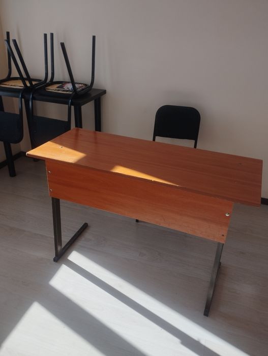 Продается парты стулья