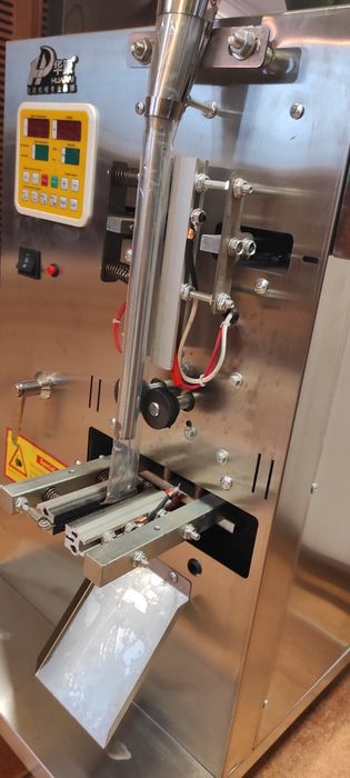 Masina automata de cântărit și impachetat produse granulare