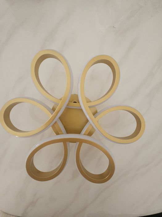 Lustra,noua,detin2bucati.