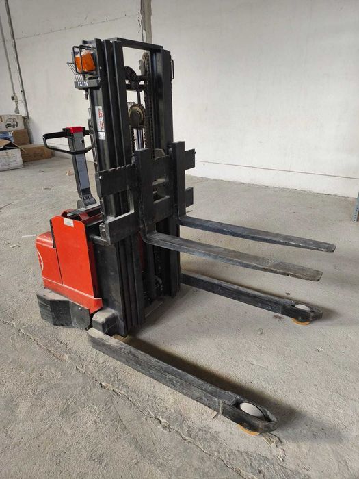 Electrostivuitor/Electrotranspaleta BT LST – 1450 kg, lift 3750 mm