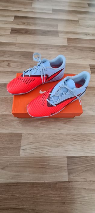 Ghete de fotbal teren sintetic !