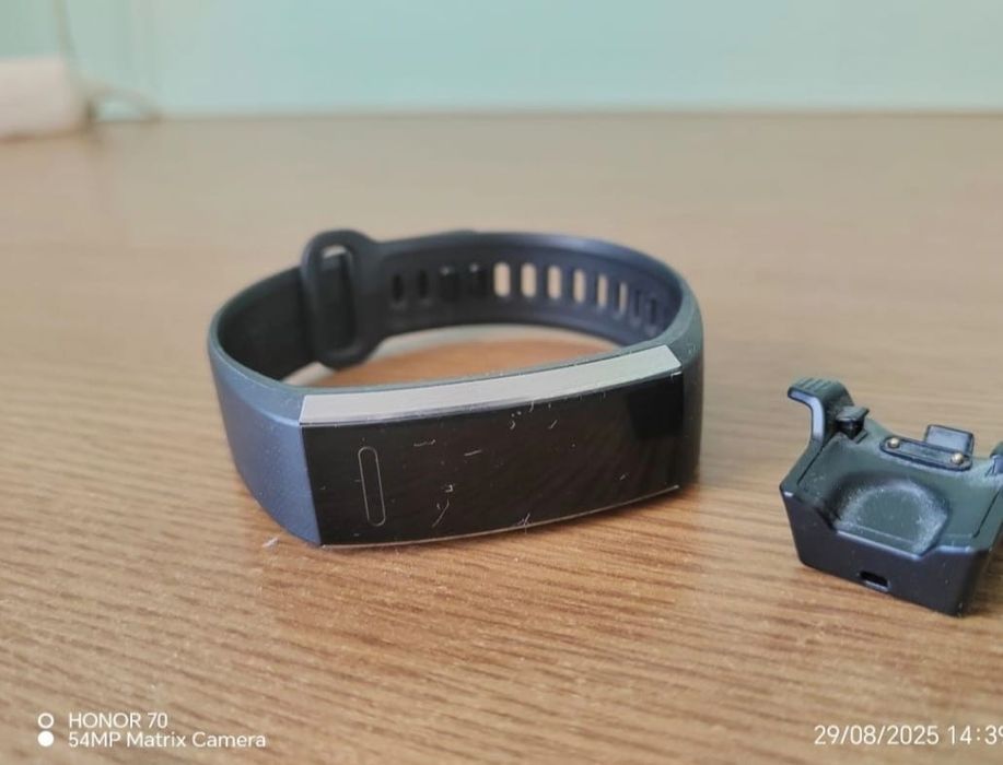 Vand brățară de fitness