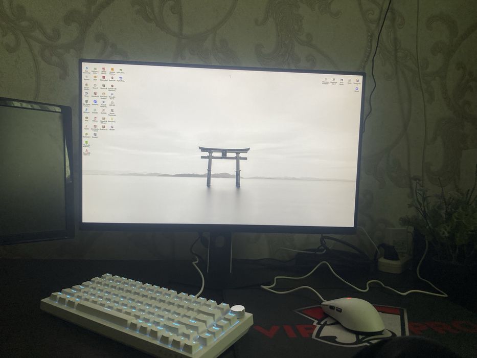 Компьютер полный комплект в хорошем состояний