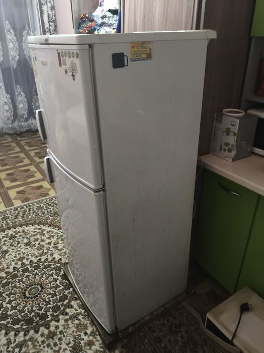 Холодильник бирюса продам