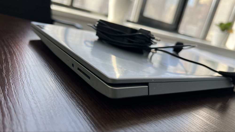 Мощный ноутбук + зарядка