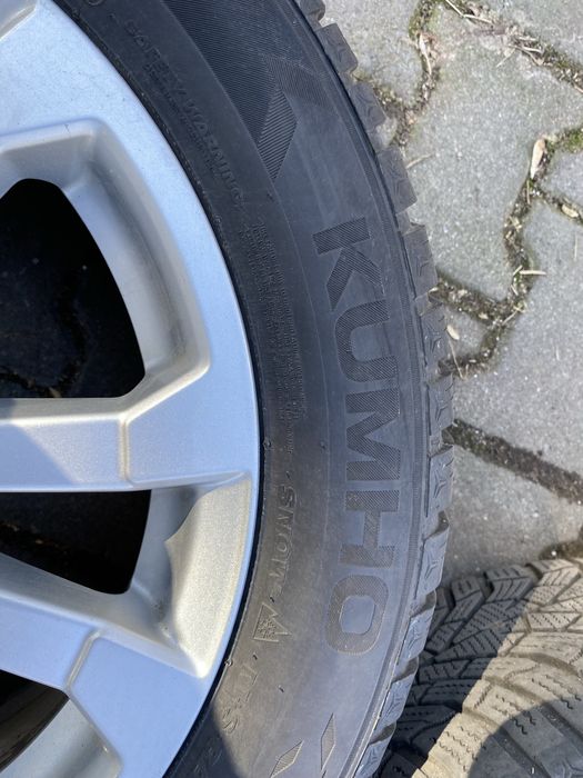 Jante cu cauciucuri de iarna