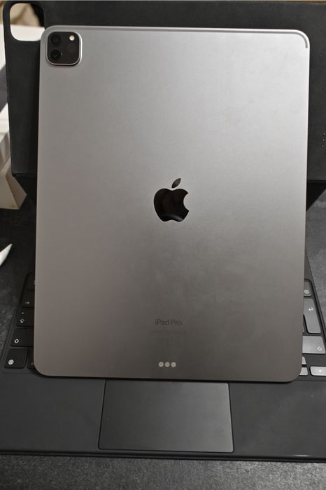 Set complet iPad Pro 12.9" M2 (Gen 6) 256GB cu Apple Magic Keyboard si Apple Pencil Gen 2