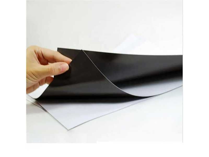 НОВО! Магнитно фолио черна дъска с 8 магнита и тебешири