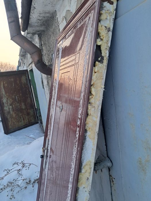 Продам металлическую дверь