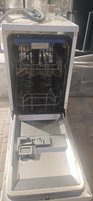 Продам прсудомоечную машину Midea