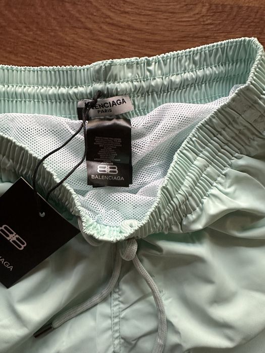 Мъжки,шушлекови шорти Balenciaga,цвят мента с вътрешна мрежеста подплата
