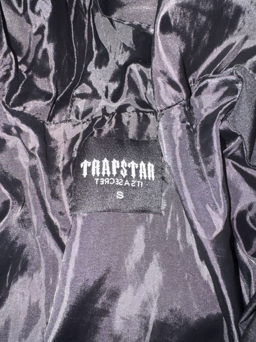 Продавам яке на Trapstar