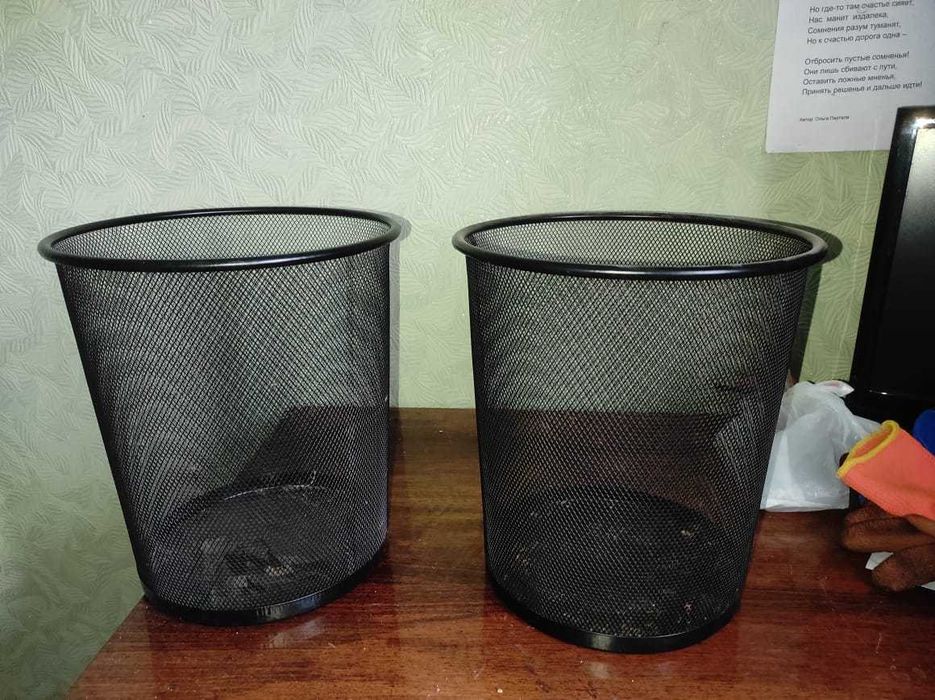 Мусорный контейнер.