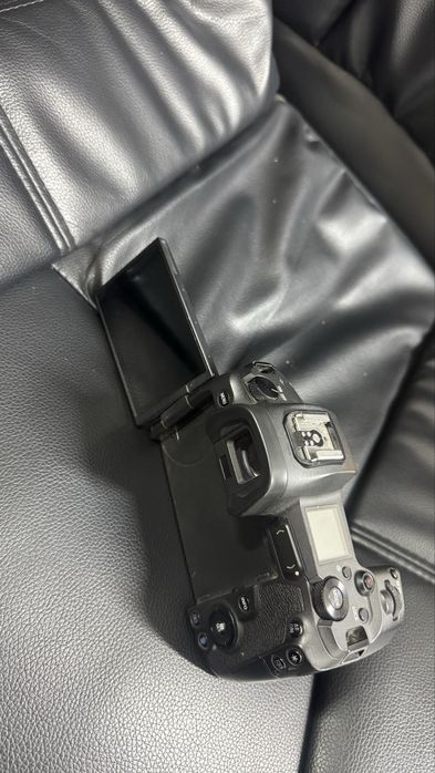 Canon EOS R фотовидеокамера