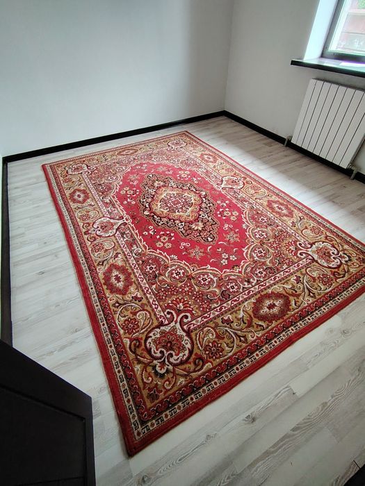 Продам ковёр 196х289 см