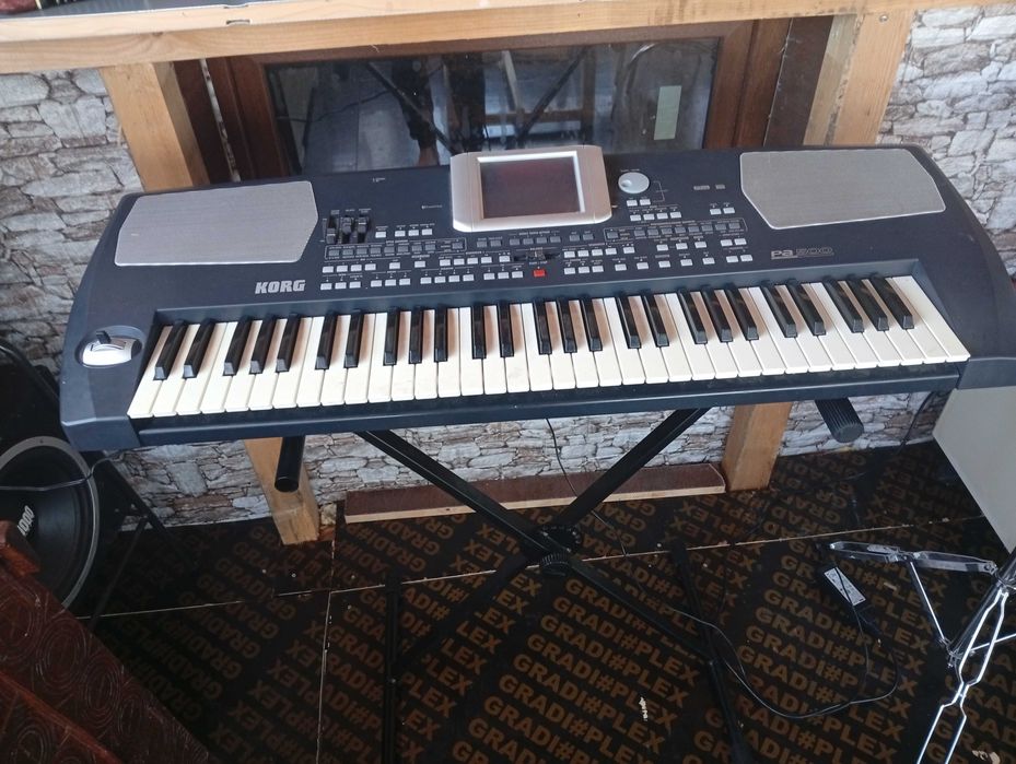 Klavir korg pa 500
