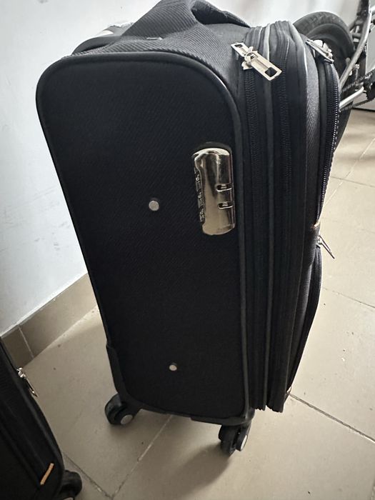 Продам чемоданы M,S(цена за два чемодана)