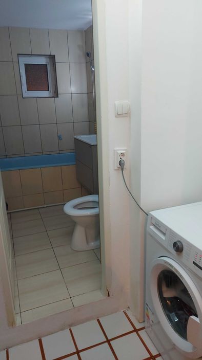 Inchiriez apartament 3 camere decomandat