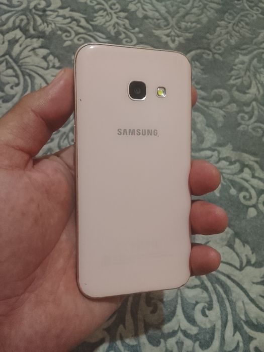 Продам Самсунг А3