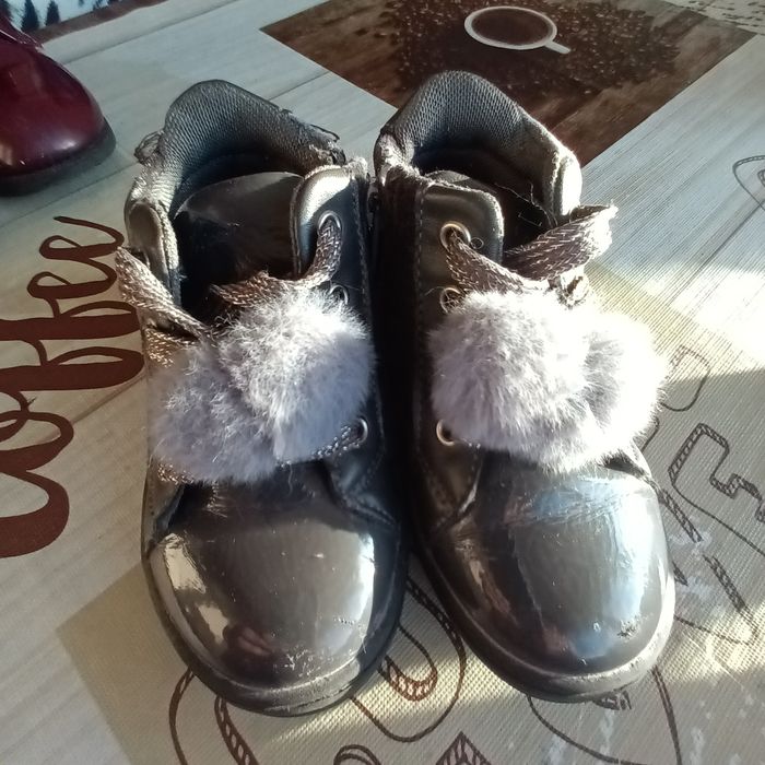 Продавам детски боти