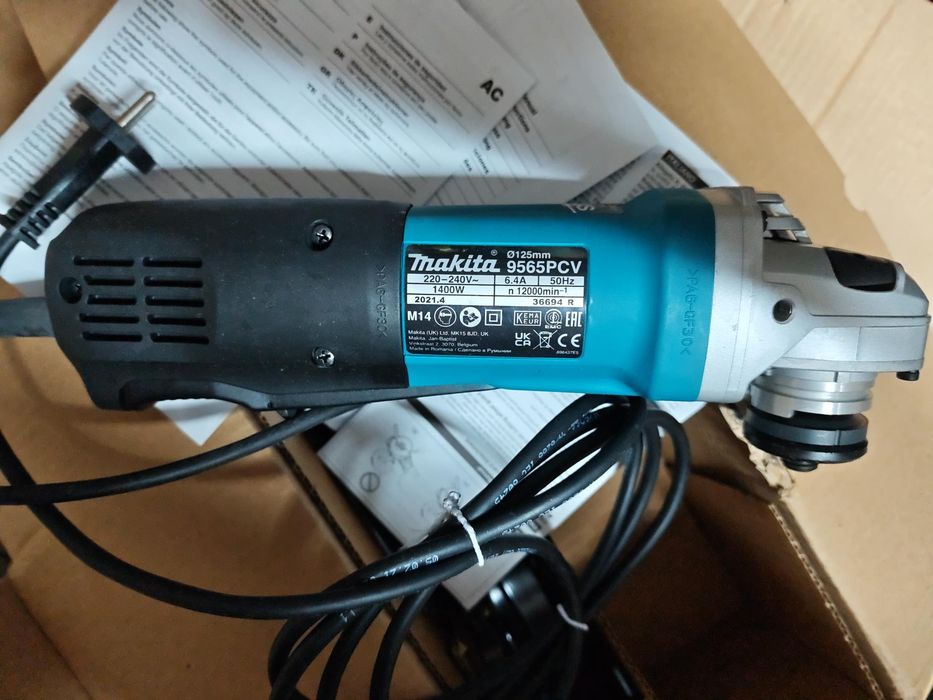 De vânzare – Makita 9565PCV, 1400 W – NOU, în cutie