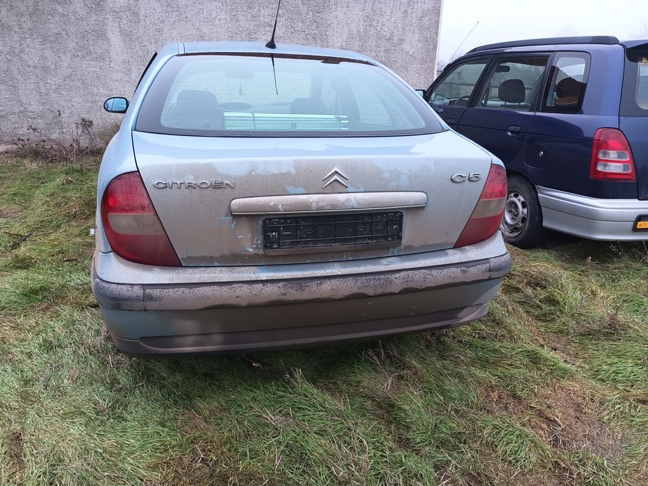 Продавам citroen c5 1.8 бензин 85 киловата на части