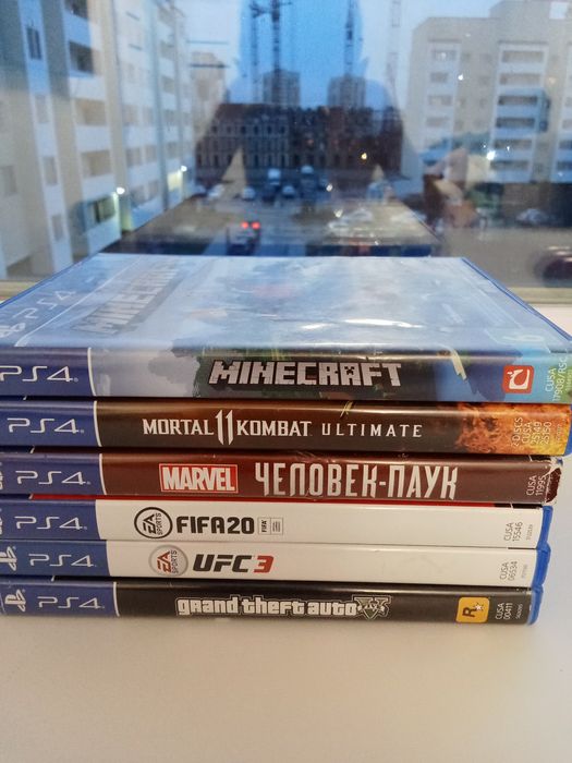 Продам PlayStation 4 со 6 играми