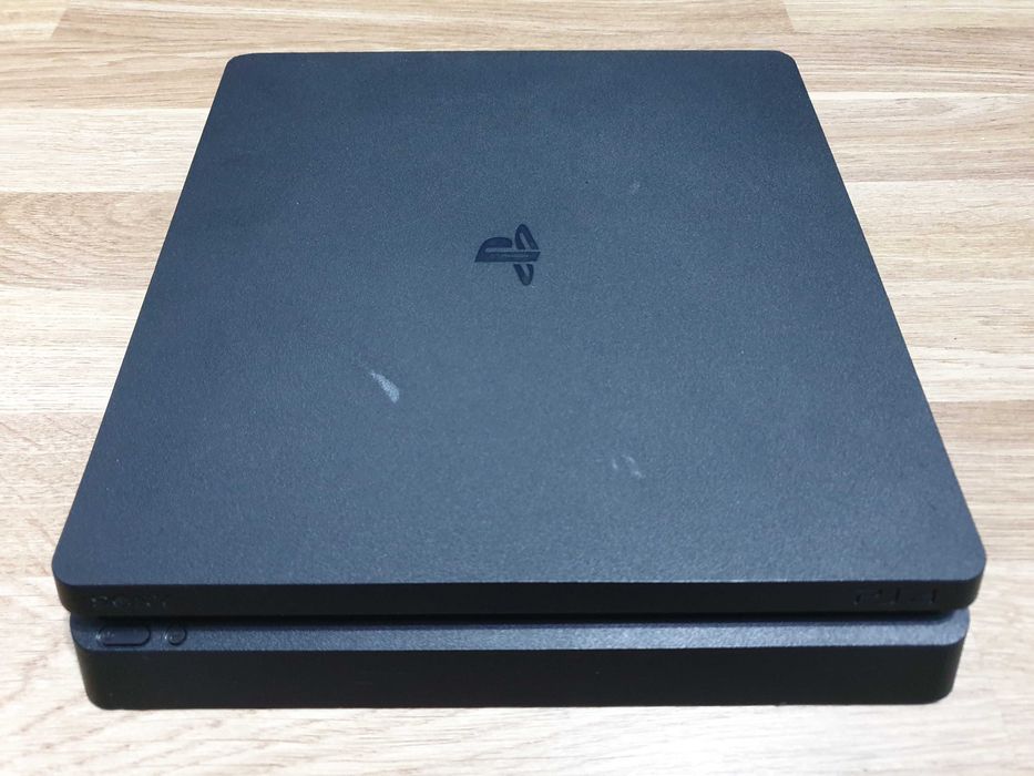 Consolă PS4 Slim 500 GB