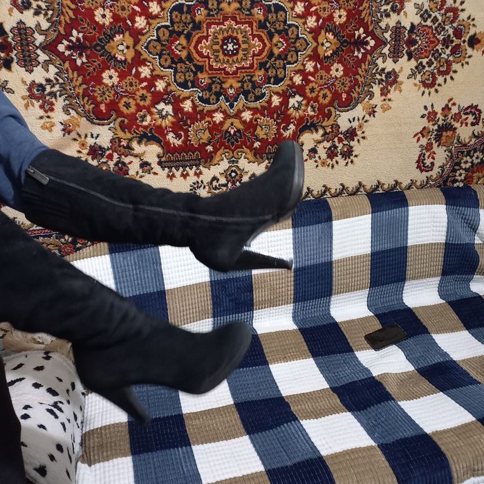 Продам замшевые сапоги