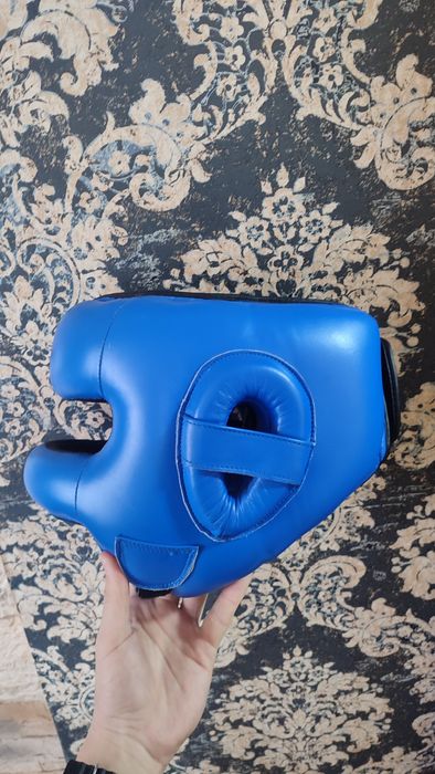 Продам срочно боксерский шлем Adidas