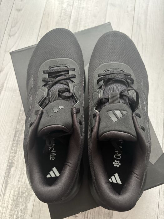 Обувки на адидас