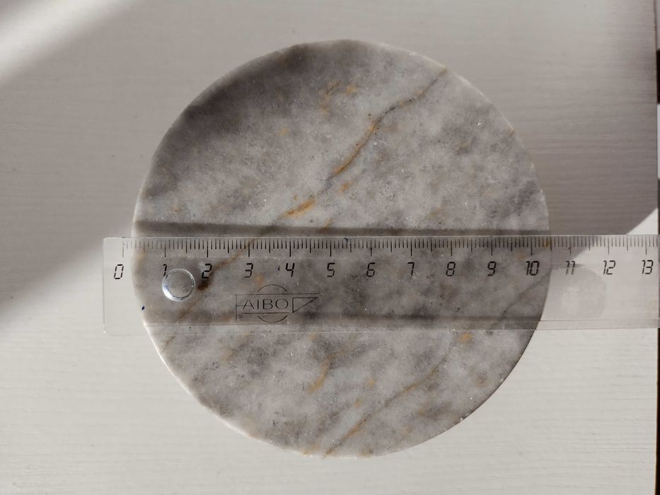 Мраморна кръгла кутия