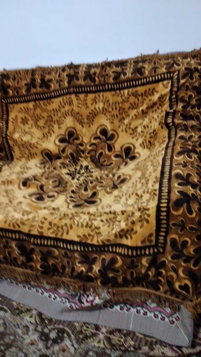 Нова плюшена покривка за маса квадратна 130/130 см