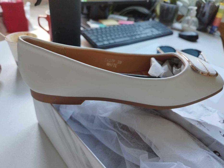 Бели балеринки 39 номер нови