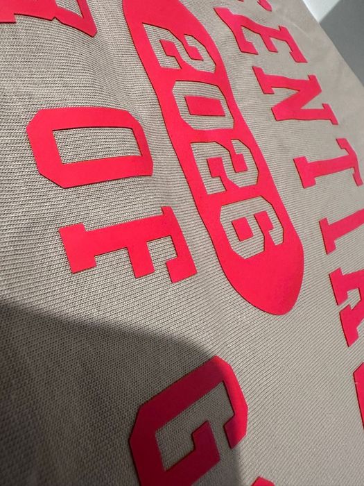 Compleu Fear of God x Essentials  2026