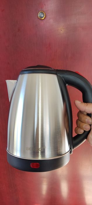 рабочий чайник электрический