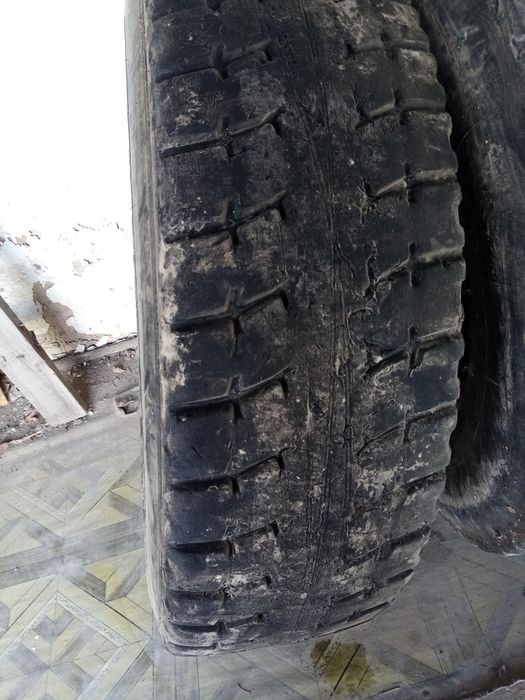 Продам резину на камаз